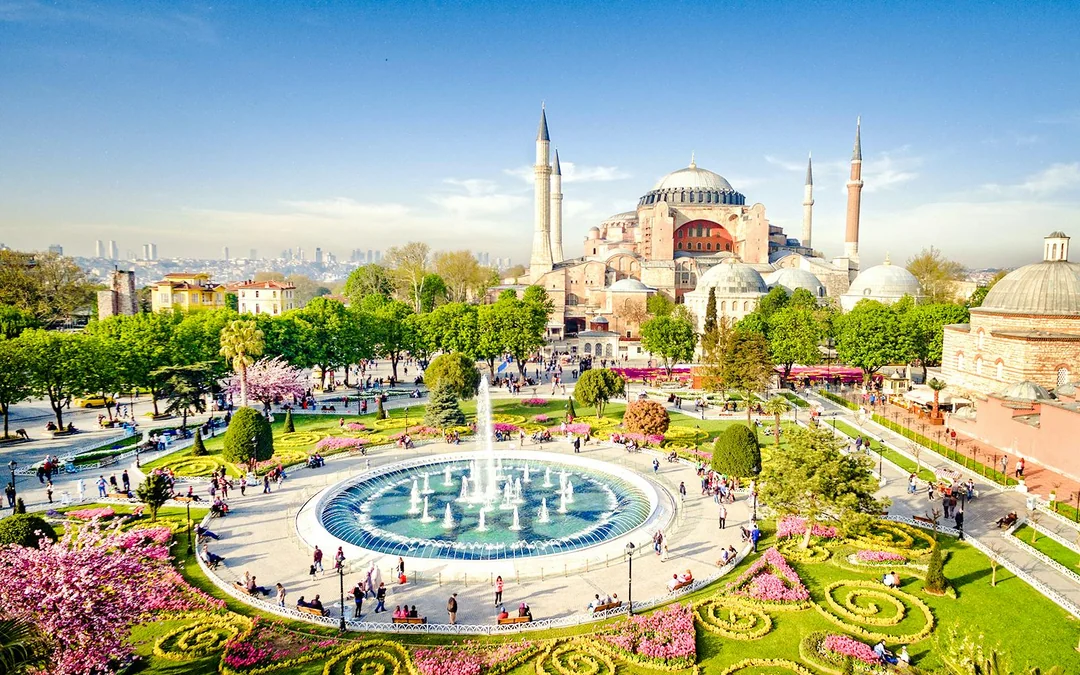 Istanbul City Tourist Pass: Access to 120+ Attractions & Services Image 3