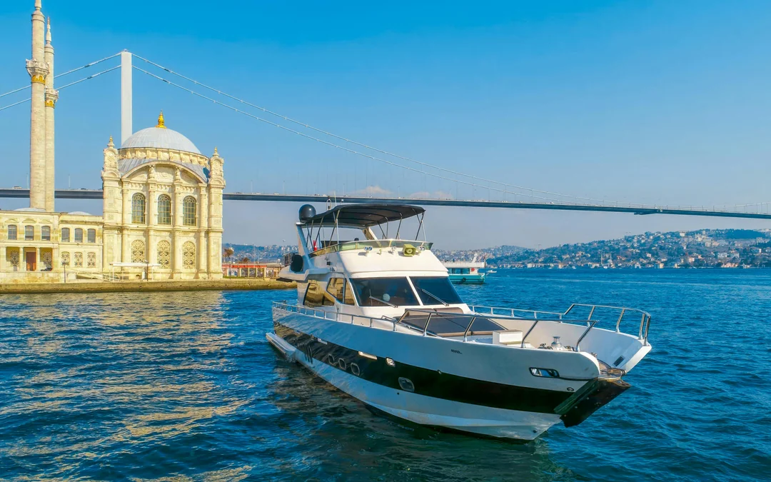 Istanbul: Guided Bosphorus Afternoon Sightseeing Cruise Image 9