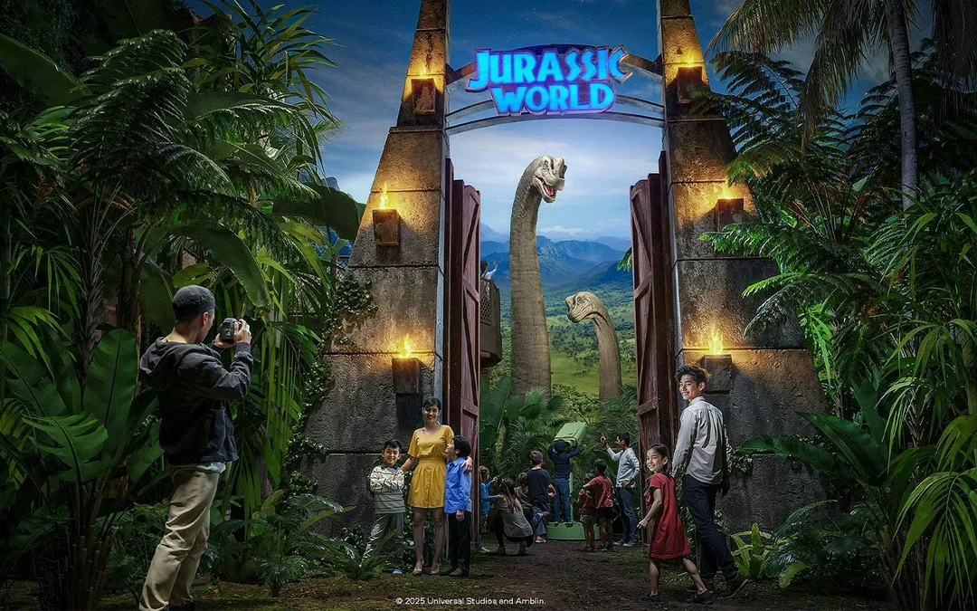 Jurassic World: The Experience in Bangkok Image 1