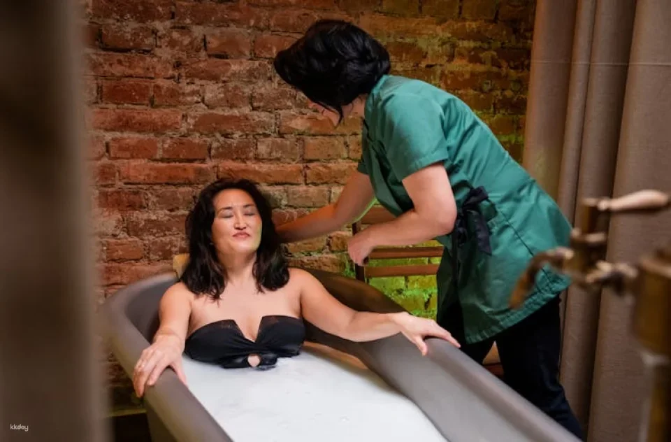 Single beer bath experience in Prague