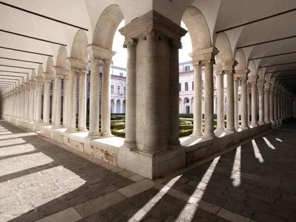 Giorgio Cini, Borges Labyrinth and Vatican chapels tour with audio guide