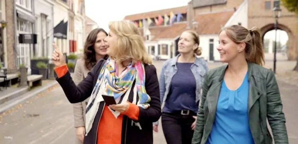 Escape Tour self-guided, interactive city challenge in Warsaw