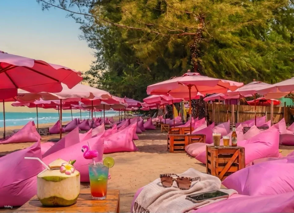 [June Limited-Time Offer: Up to HK$400 Off/Person] Guaranteed Departure - 6-Day Bangkok + Pattaya Tour | Enjoy Business Class Seating | Giraffe Farm + Fisherman's Village + Train Night Market | Includes 60-minute foot massage at Chatuchak Market + 120-minute traditional Thai massage | All-you-can-eat durian and seasonal fruits + BBQ seafood buffet | Stay in 5-star hotels throughout the tour