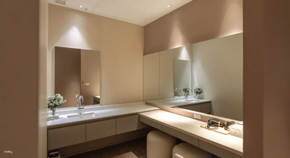 Dr. Spiller Pure SkinCare Solutions - Leisure Space (Central World) | Bangkok