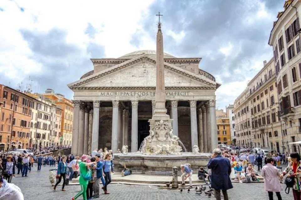 Rome's top sights private tour with Pantheon and main squares