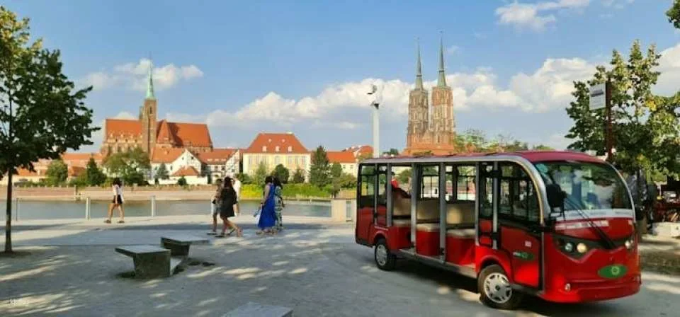 Wrocław electric car tour with guide