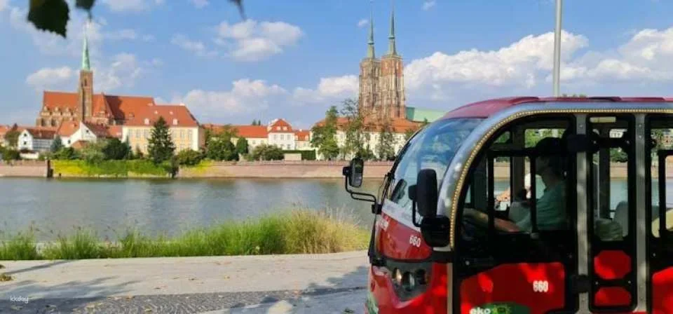 Wrocław electric car tour with guide