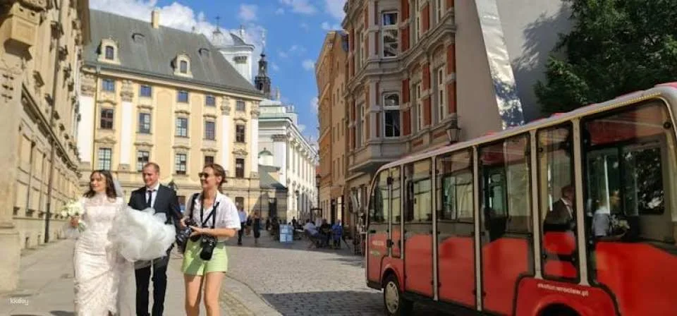 Wrocław electric car tour with guide