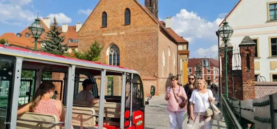 Wrocław electric car tour with guide