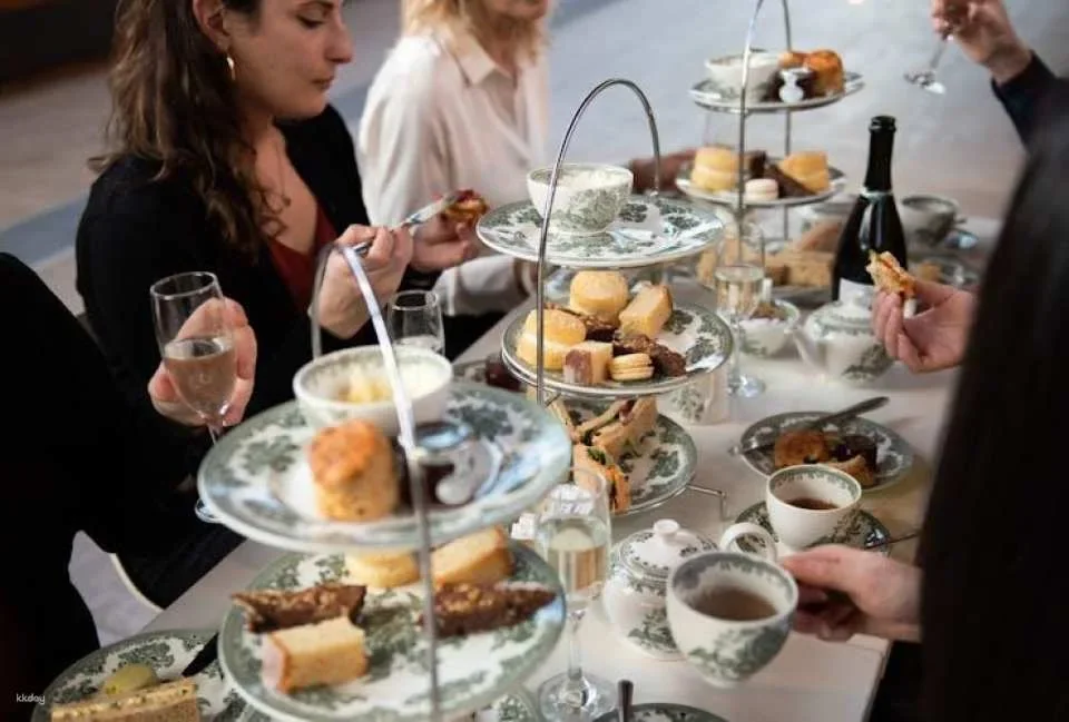 Entrance at the Cutty Sark with afternoon tea