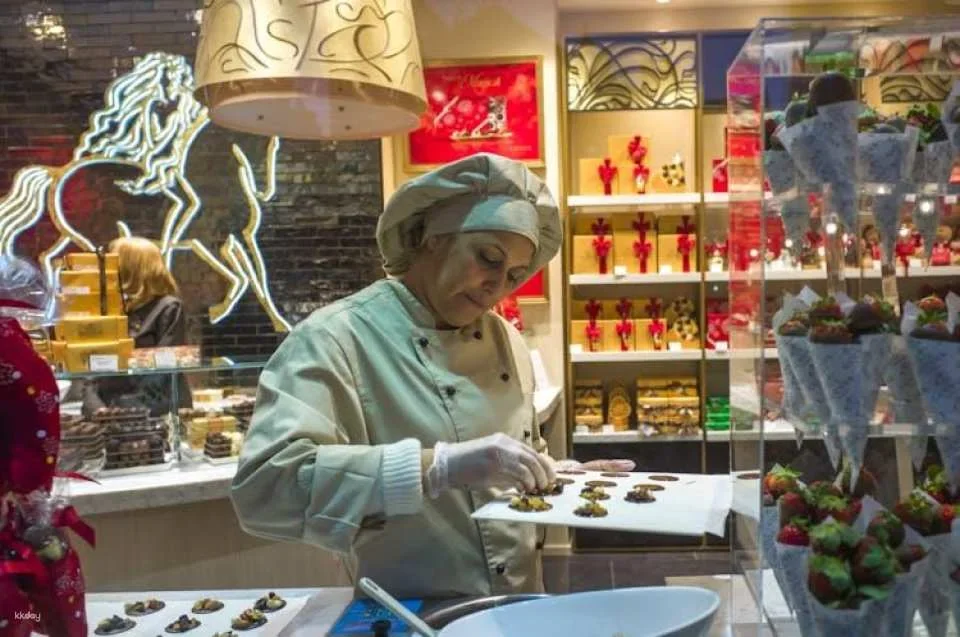 Private guided tour of Bruges iconic sites and chocolate tasting