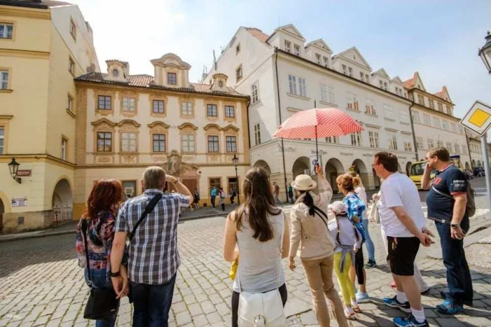 Prague sightseeing with bus, walking tour, lunch and river cruise