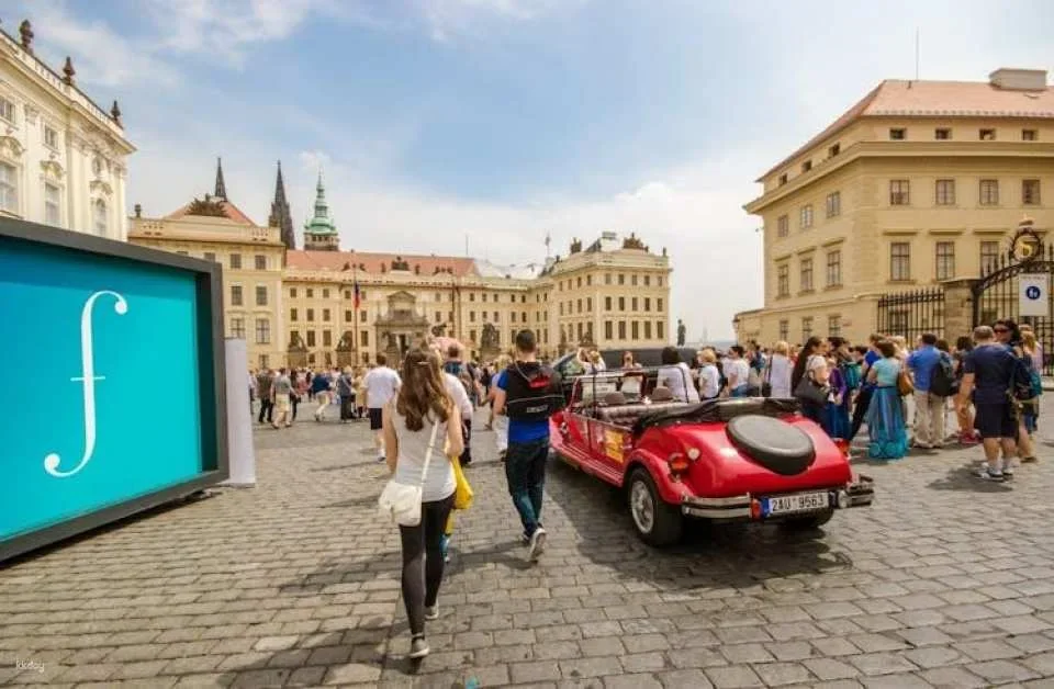 Prague sightseeing with bus, walking tour, lunch and river cruise