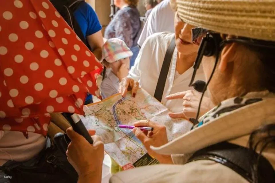 Prague sightseeing with bus, walking tour, lunch and river cruise