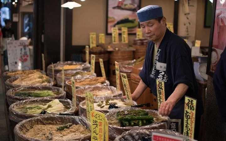 Kyoto Night Food Walking Tour: 3-5 stops, 10+ Local Dishes Image 4