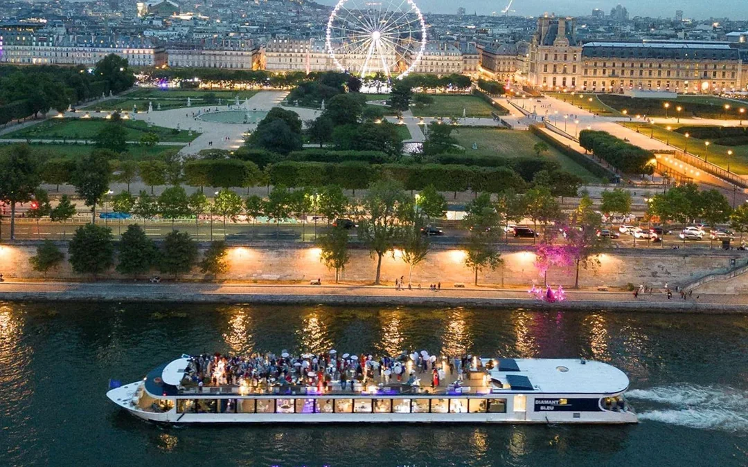 Le Diamant Bleu Seine River Lunch or Dinner Cruise Image 1