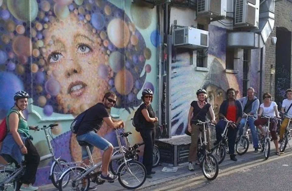 London Street Art tour by bike