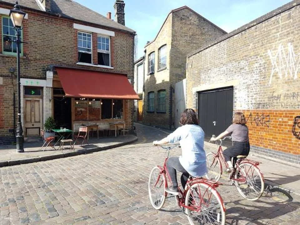 London Street Art tour by bike