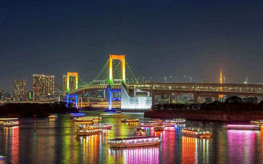 Luxury Dinner Cruise in Tokyo Image 3