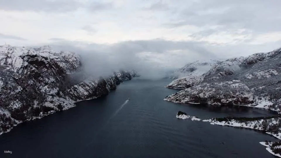 Lysefjorden cruise with Pulpit Rock and Vagabonds Cave