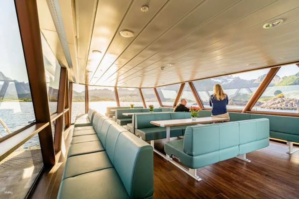 Lysefjorden cruise with Pulpit Rock and Vagabonds Cave