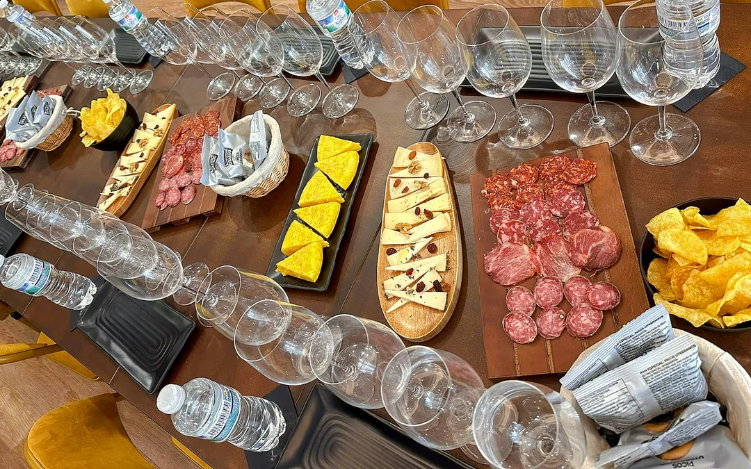 Málaga Andalusian Wine Tasting with 5 Wines and Local Bites Image 10