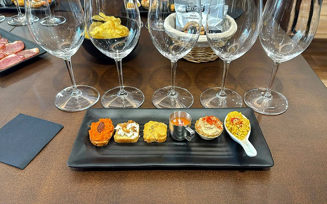 Málaga Wine Tasting with 5 Spanish Wines and Tapas Pairings Image 4