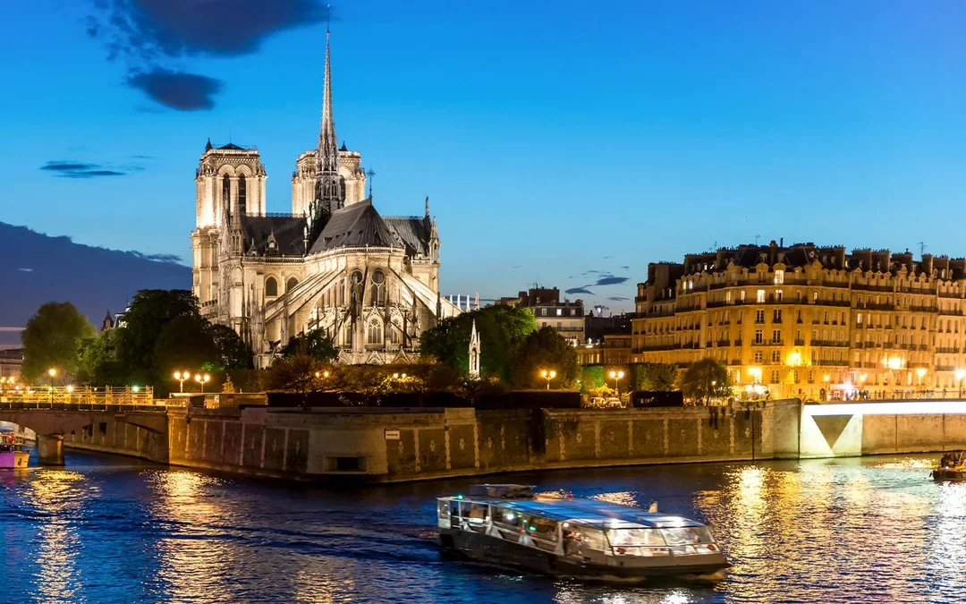 Maxim's Seine River Dinner Cruise with Live Music and Bistro Menu Image 5