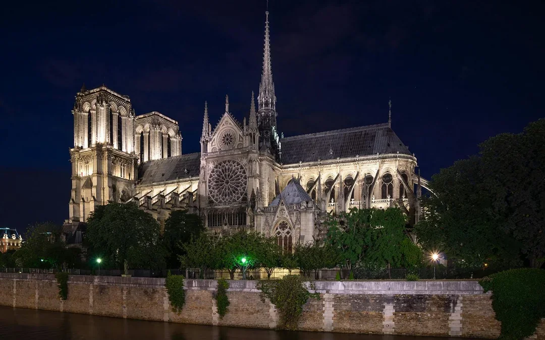Moulin Rouge Show & Paris City Tour Image 5