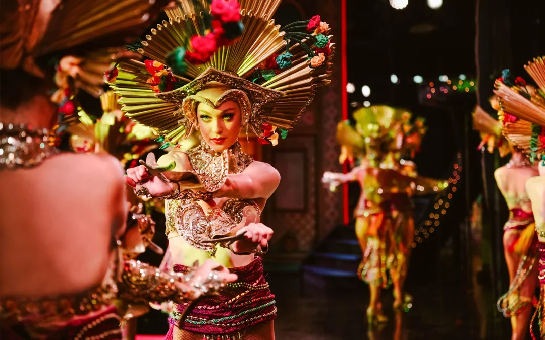 Moulin Rouge Show with Champagne Image 3