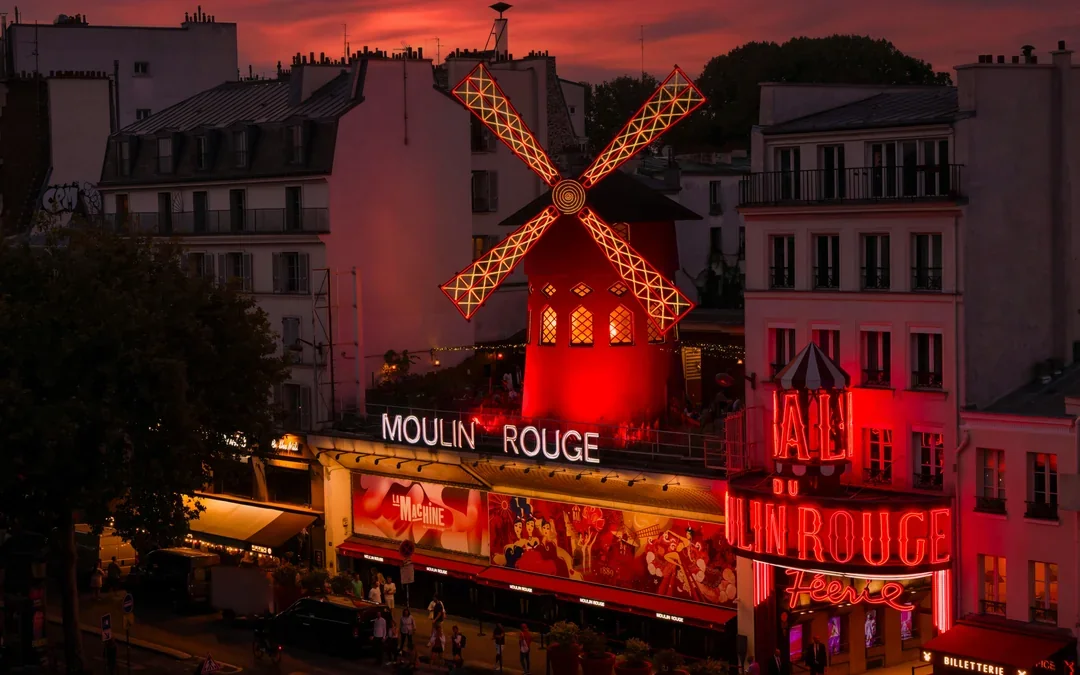 Moulin Rouge Show with Dinner Image 2