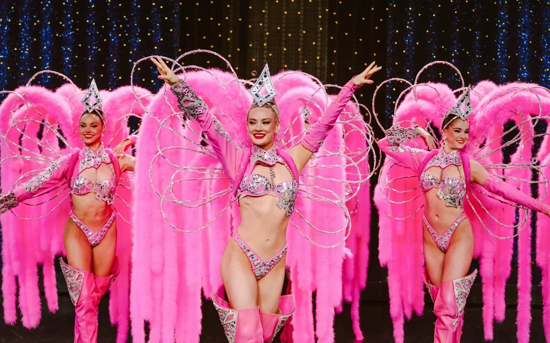 Moulin Rouge Show with Dinner Image 12