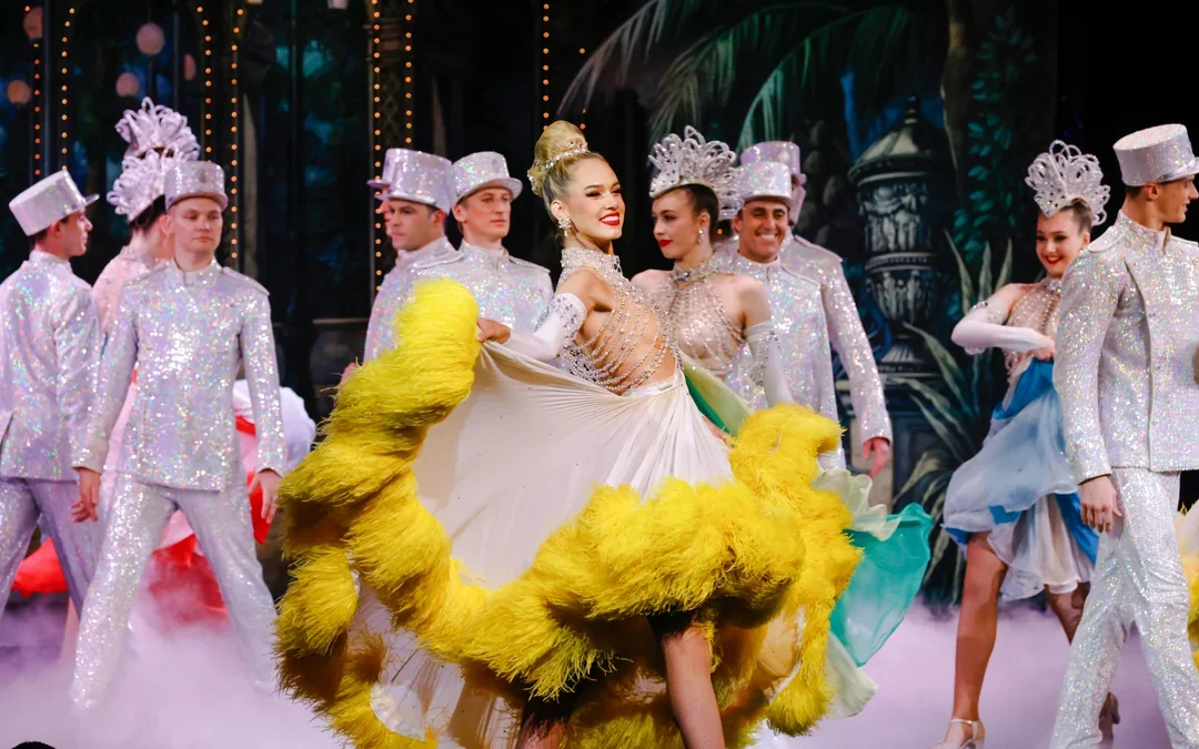 Moulin Rouge Show with Dinner Image 4