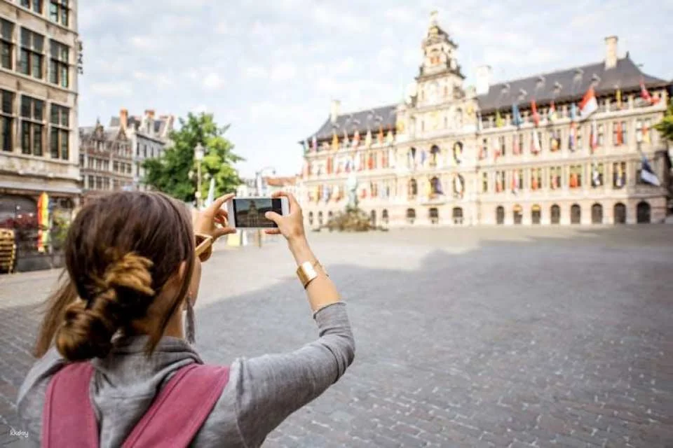 Navigate Antwerp's most Insta-perfect spots with a local