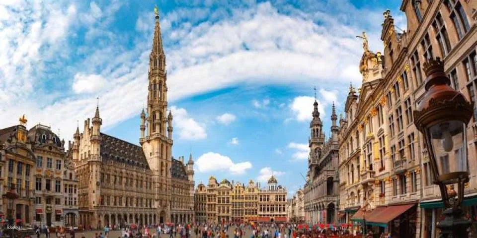 Navigate Brussels's most Insta-perfect spots with a local