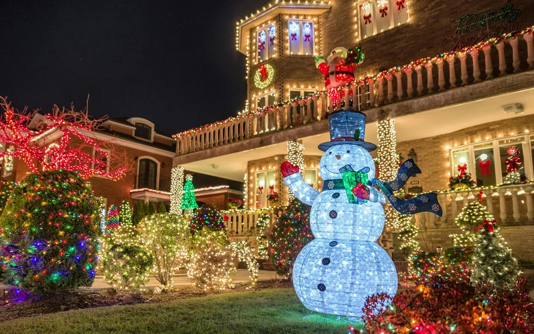 New York Dyker Heights Christmas Lights Bus Tour Image 1