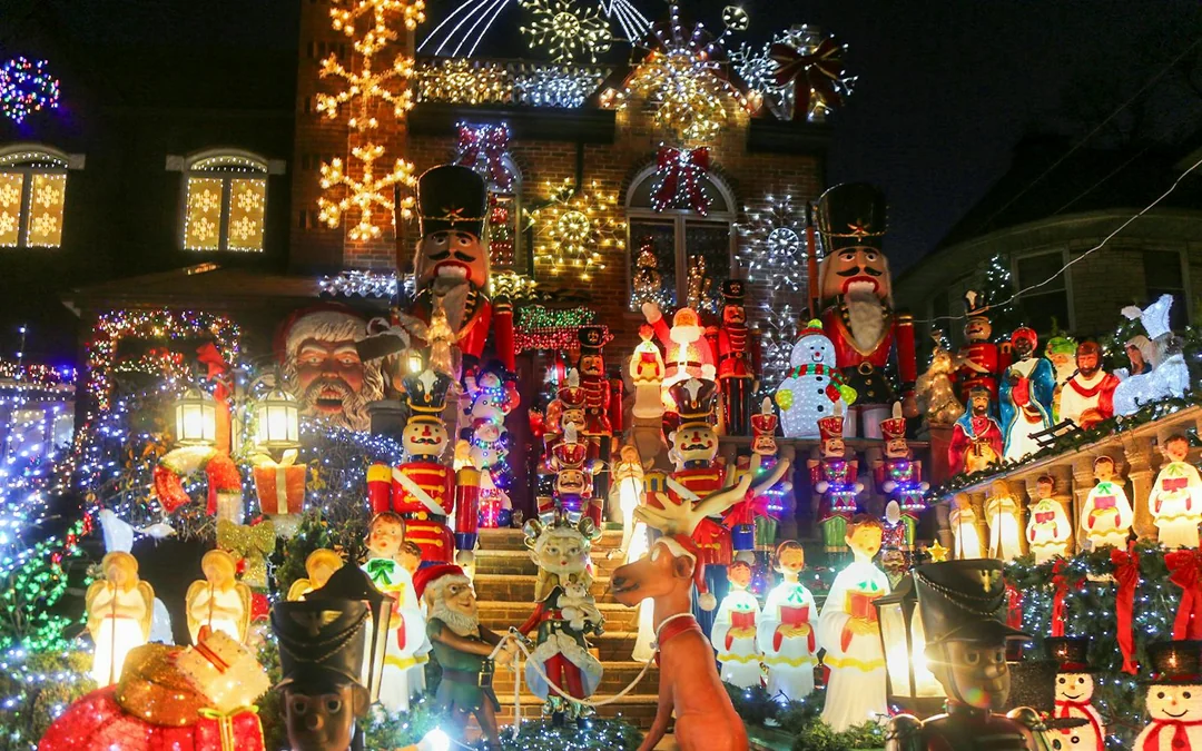 New York Dyker Heights Christmas Lights Bus Tour Image 3