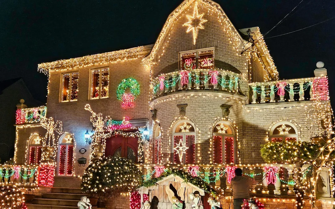 New York Dyker Heights Christmas Lights Bus Tour Image 4