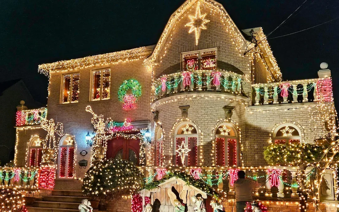 New York Dyker Heights Christmas Lights Bus Tour Image 4