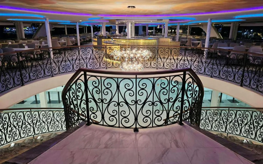 Noah Dinner Buffet Cruise Image 4