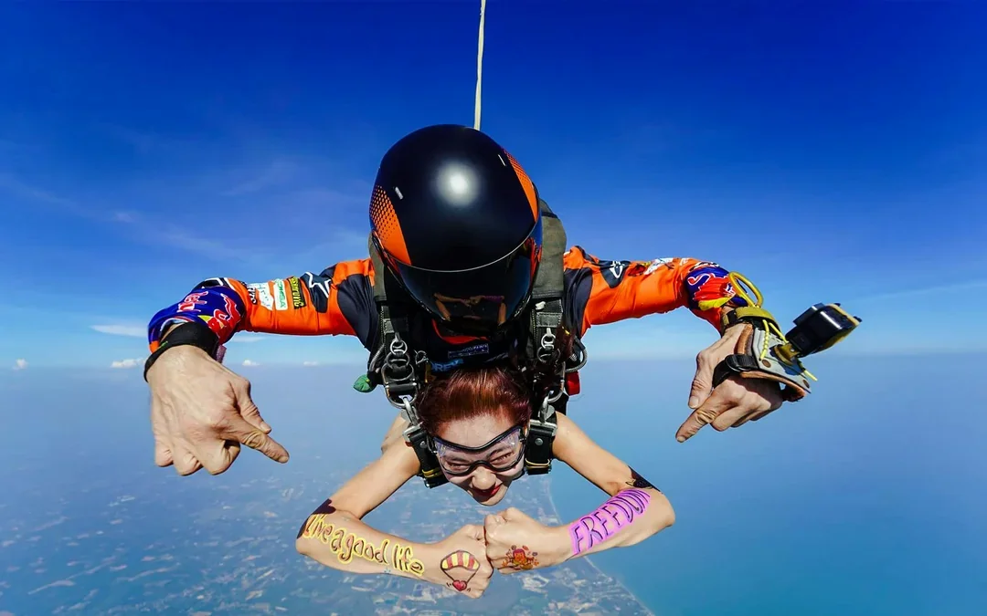Ocean View Tandem Skydive in Pattaya: 13,000 ft Jump with Hotel Transfers Image 3