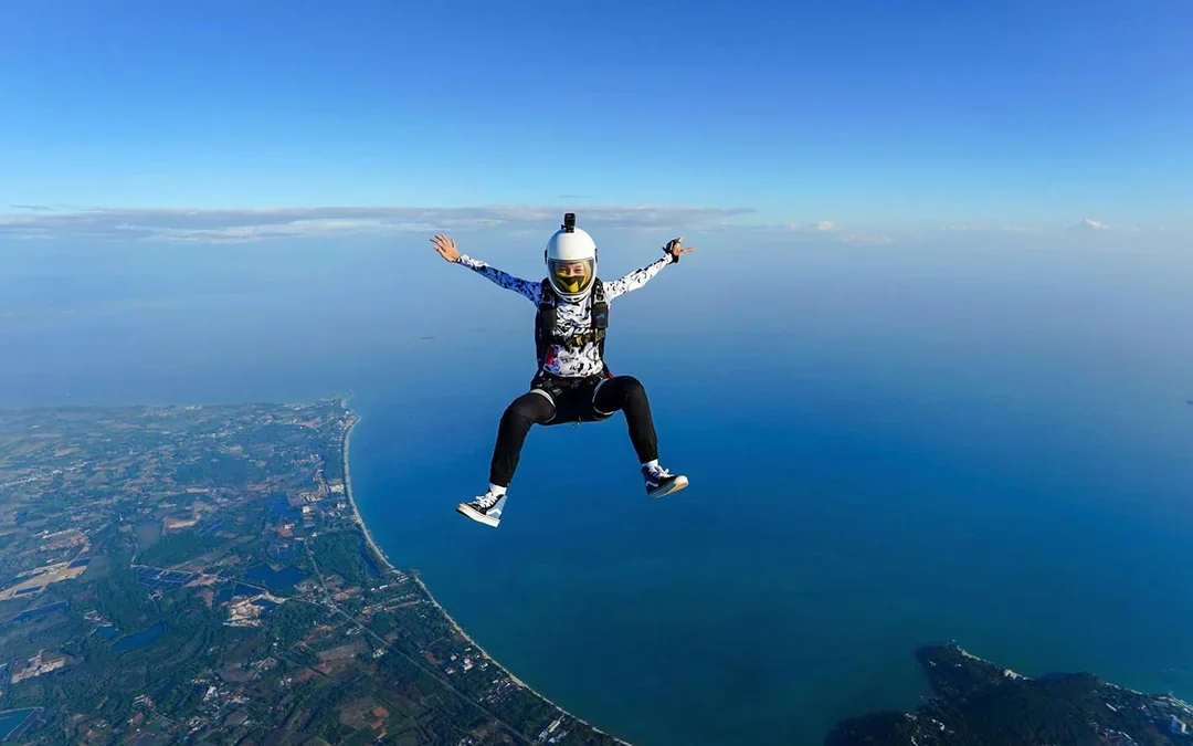 Ocean View Tandem Skydive in Pattaya: 13,000 ft Jump with Hotel Transfers Image 4