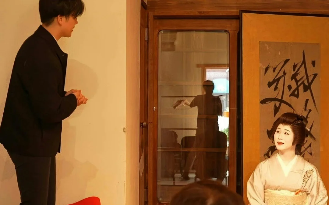 One Hour Geisha Show in Asakusa Tokyo Image 7