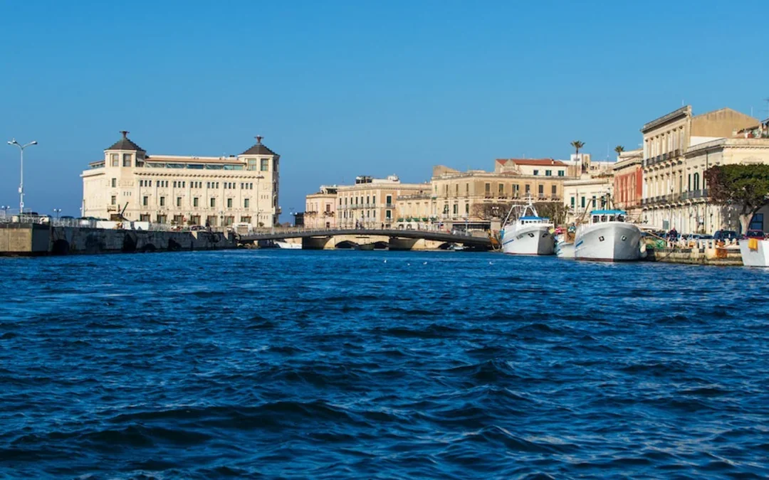 Ortigia: Sunset tour with aperitif on board Image 3