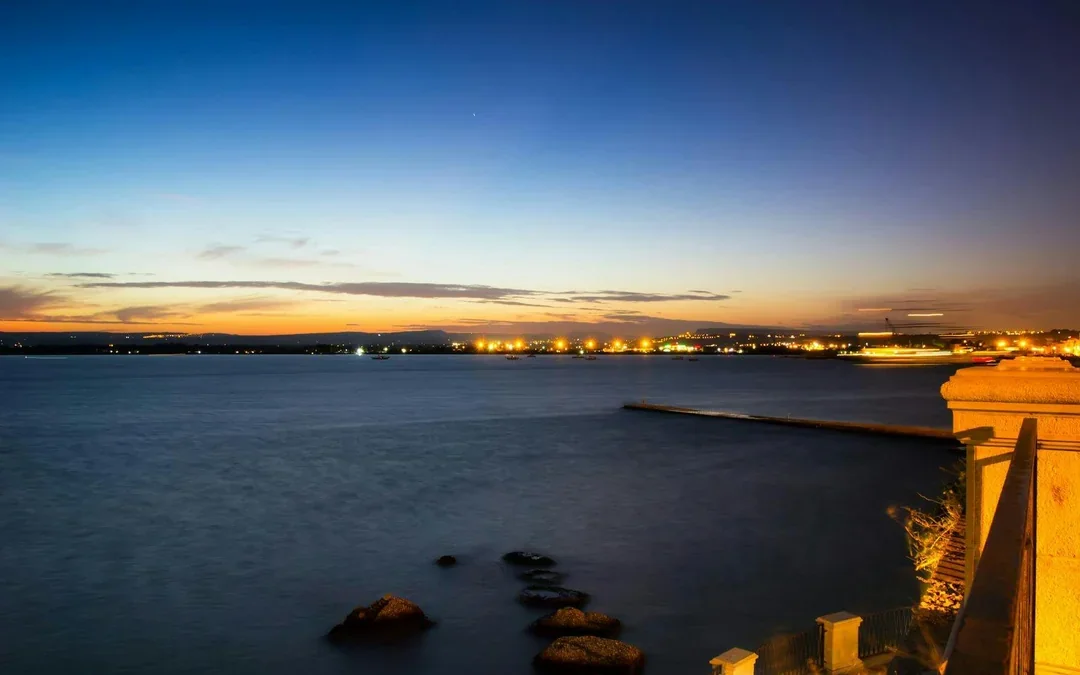 Ortigia: Sunset tour with aperitif on board Image 4