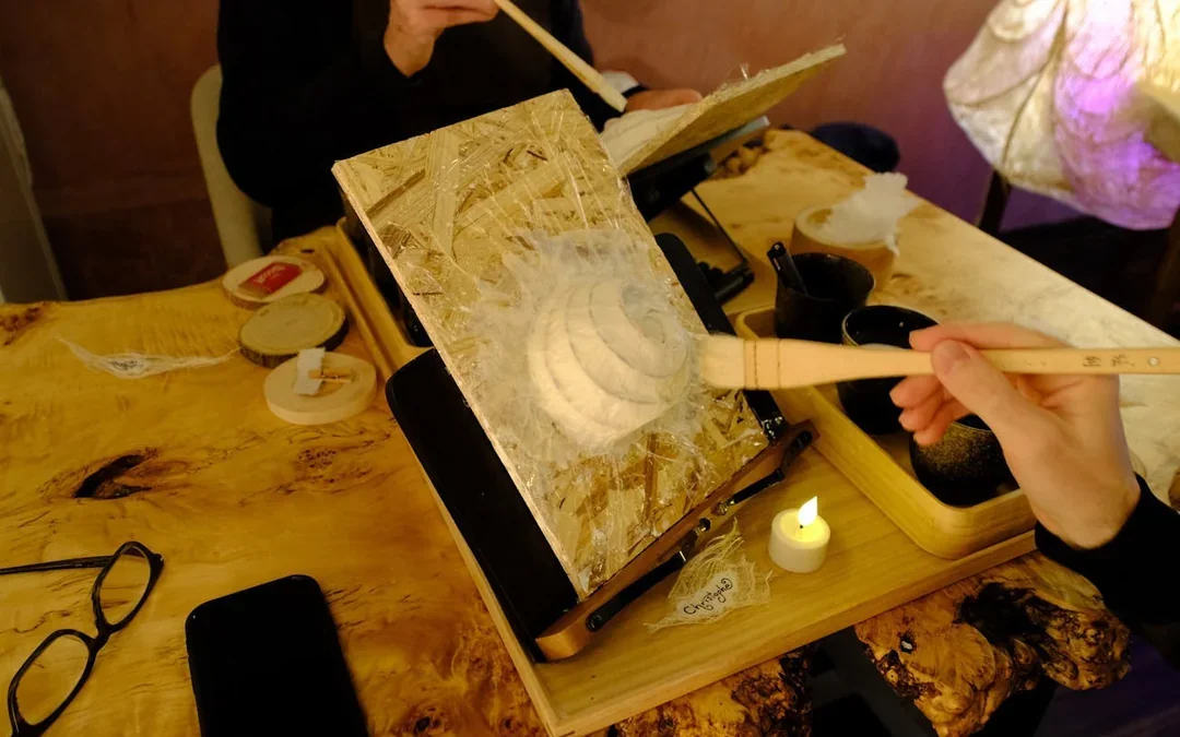 Osaka Washi Paper Lamp Workshop with Artist and a Drink Image 3