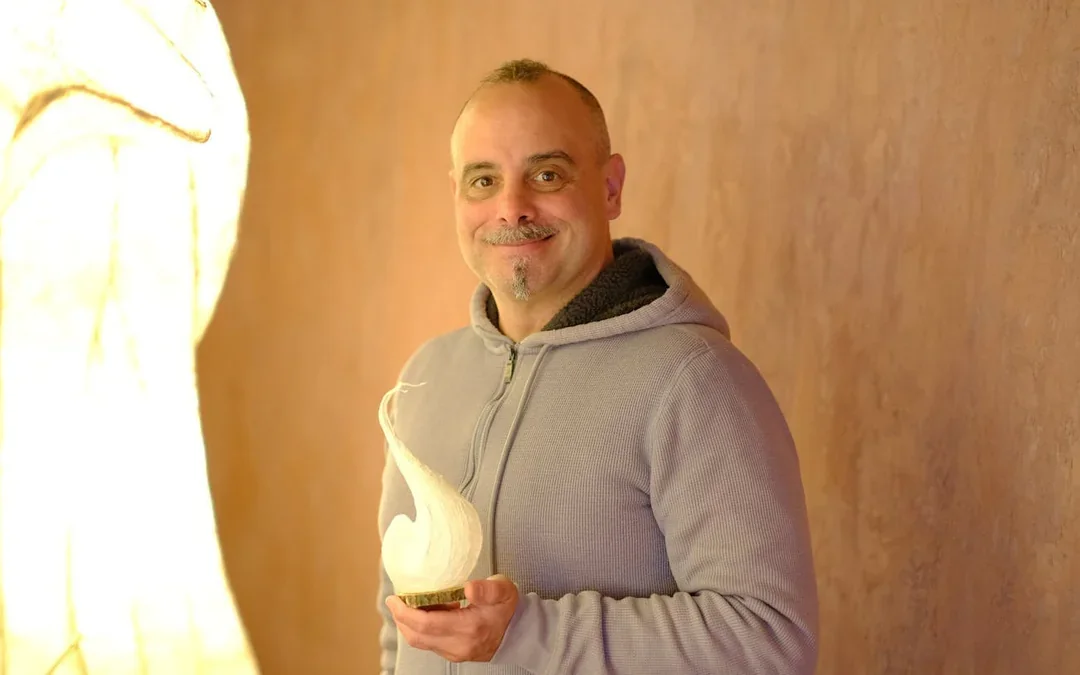 Osaka Washi Paper Lamp Workshop with Artist and a Drink Image 5