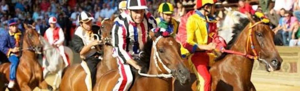 Palio of Siena day trip with dinner and drinks from Florence