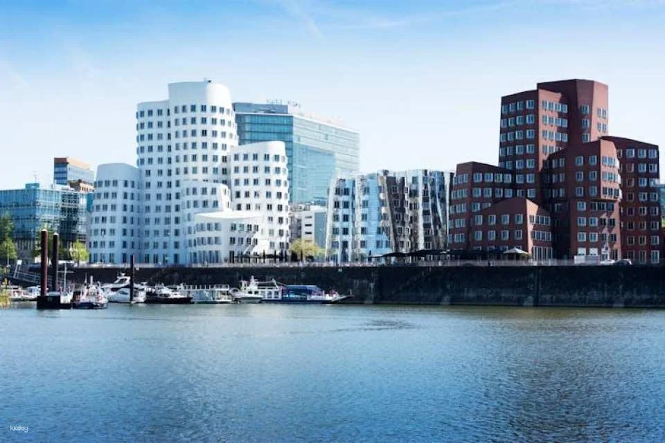 Panorama river boat cruise in Düsseldorf