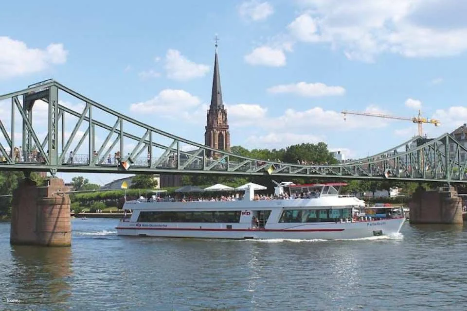 Panorama river boat cruise in Frankfurt
